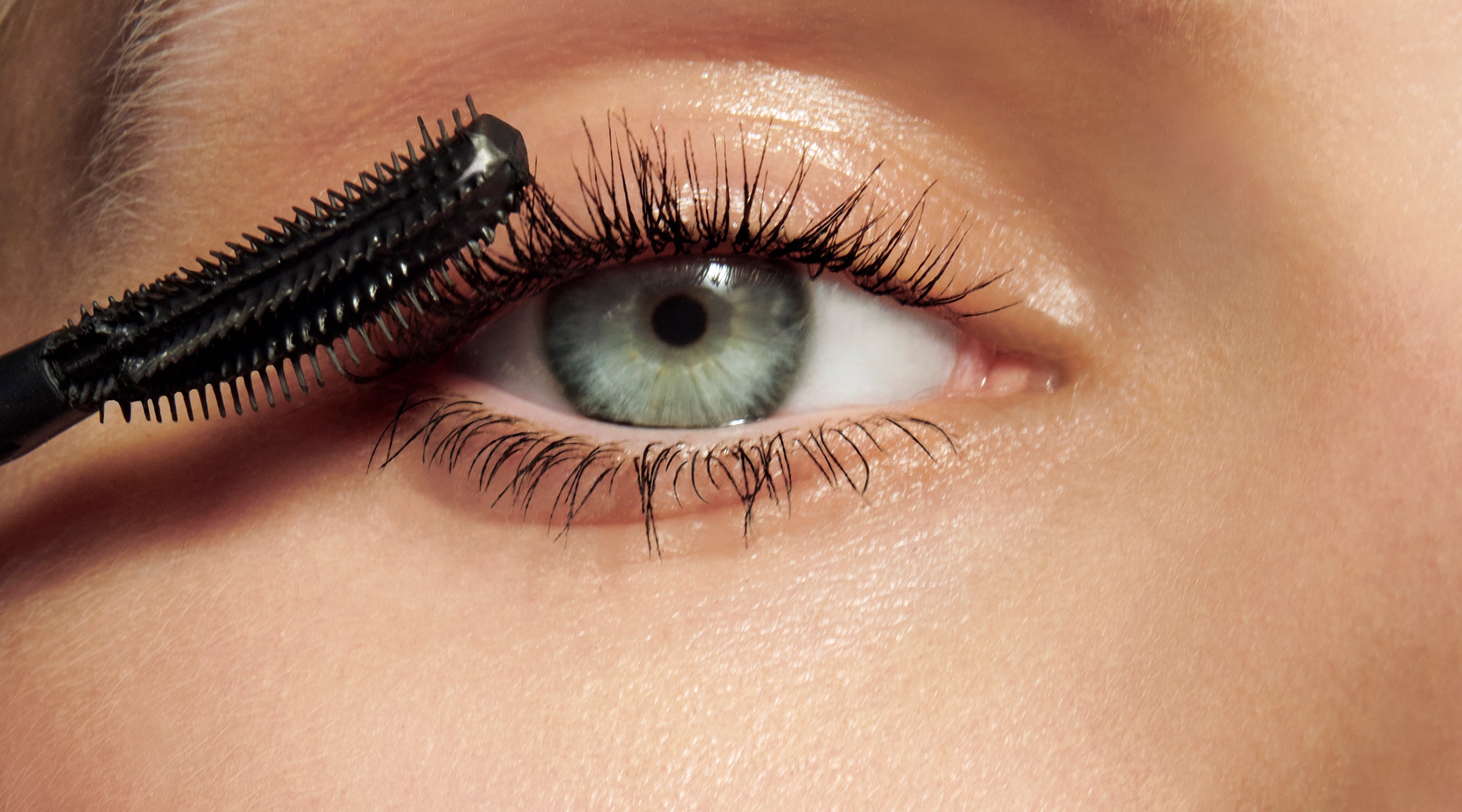 How to apply best sale mascara